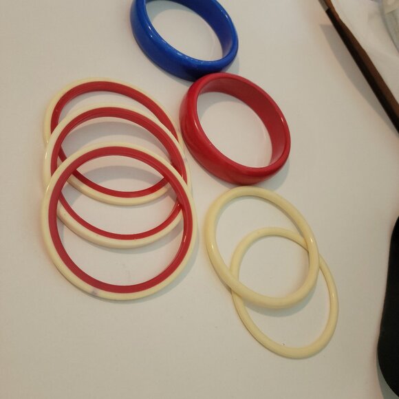 Seven Day Bangle Semanario Patriotic Bracelets Hard Plastic Back to the 1950s - Picture 1 of 10
